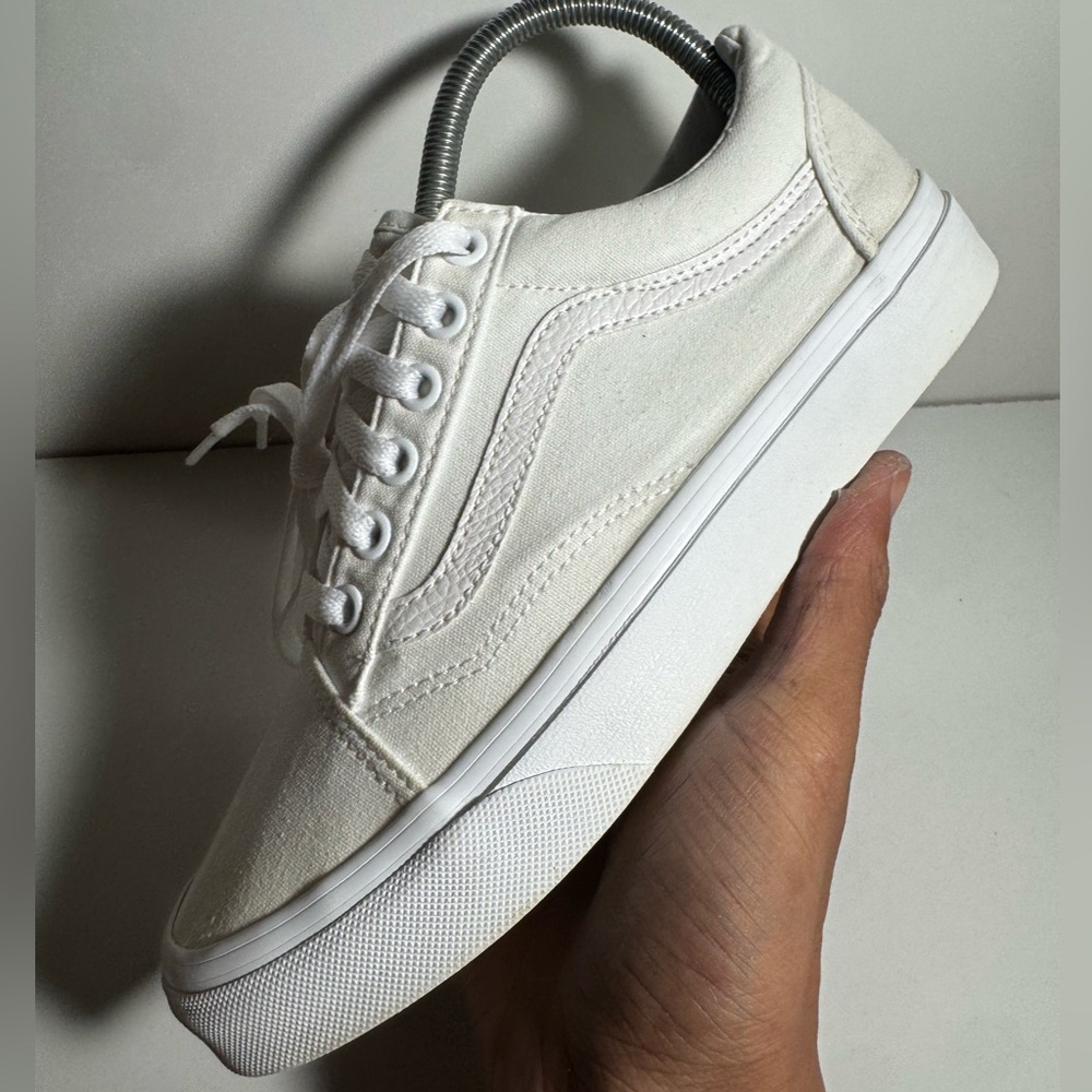 Vans Old Skool Classic Canvas Low-Top Sneaker “True White” Women’s Size 7